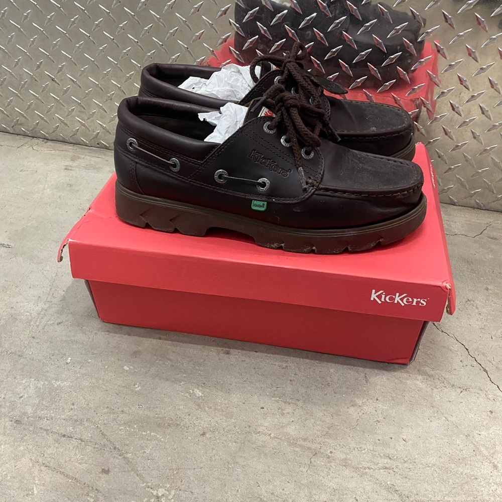 BROWN KICKERS BOAT SHOES